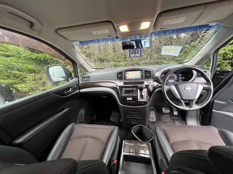 Nissan Elgrand 250 Highway Star - U11657