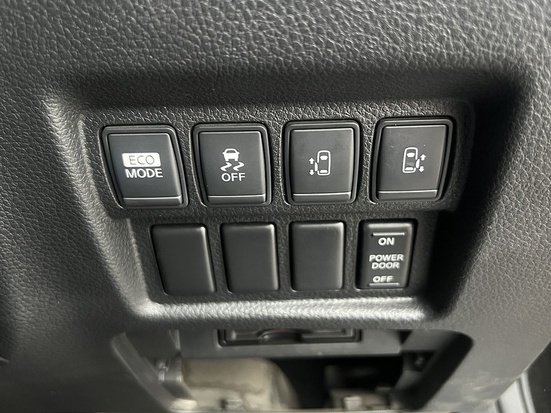 Nissan Elgrand 250 Highway Star - U11657