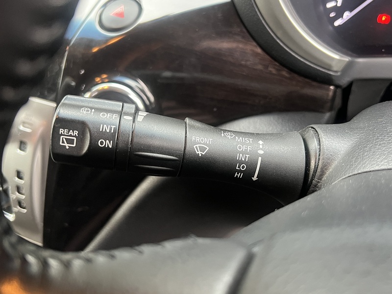 Nissan Elgrand 250 Highway Star - U11657