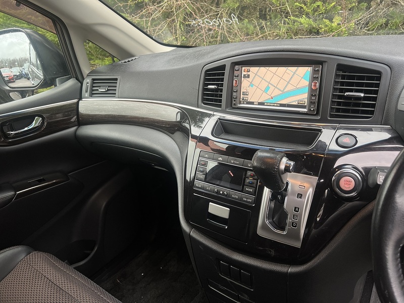 Nissan Elgrand 250 Highway Star - U11657