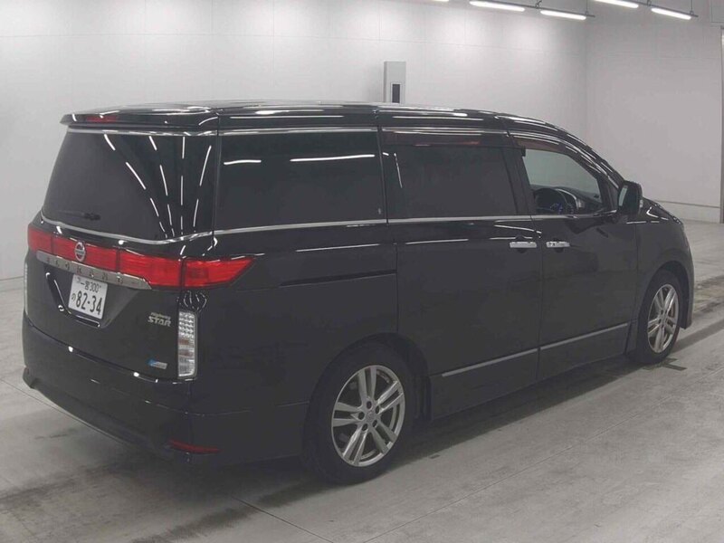 Nissan Elgrand 250 Highway Star - U11657