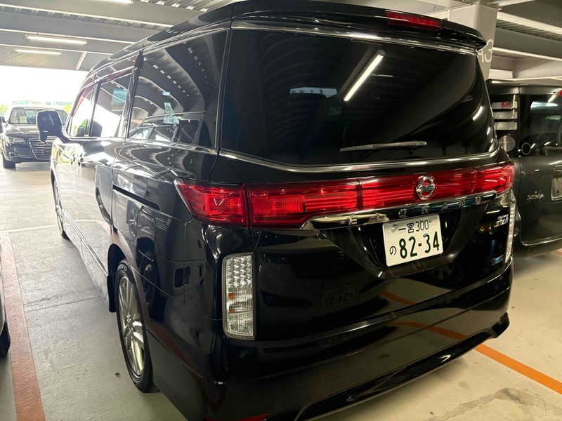 Nissan Elgrand 250 Highway Star - U11657