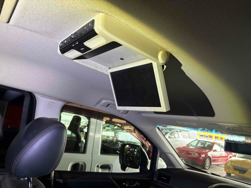 Nissan Elgrand 250 Highway Star - U11657