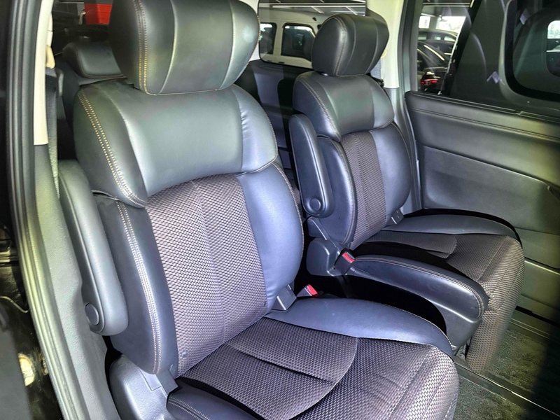 Nissan Elgrand 250 Highway Star - U11657