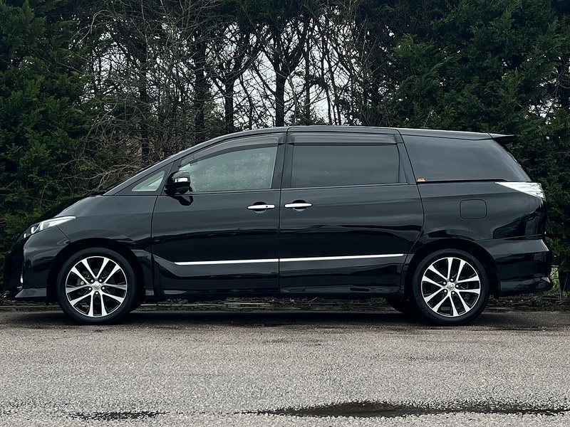 Toyota Estima  - U11659