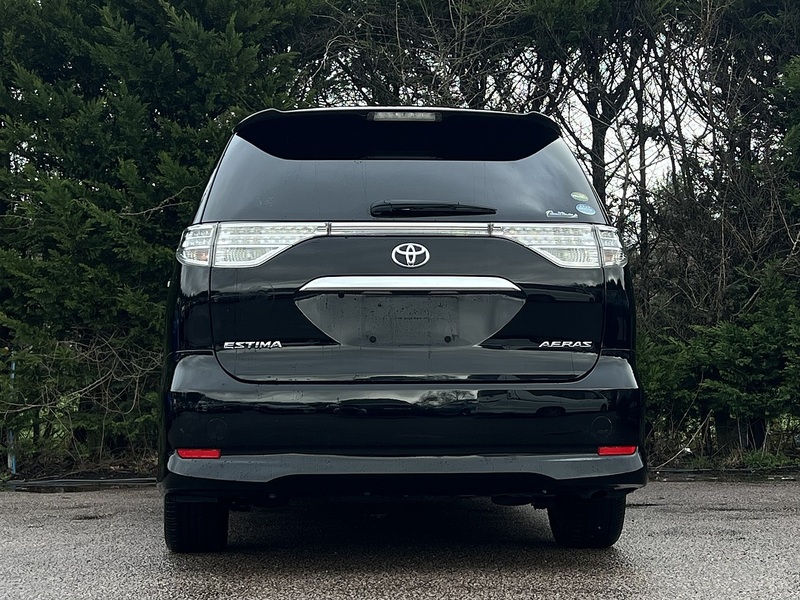 Toyota Estima  - U11659