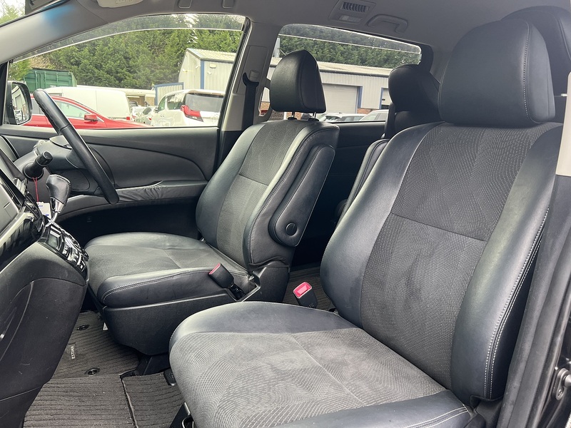 Toyota Estima  - U11659