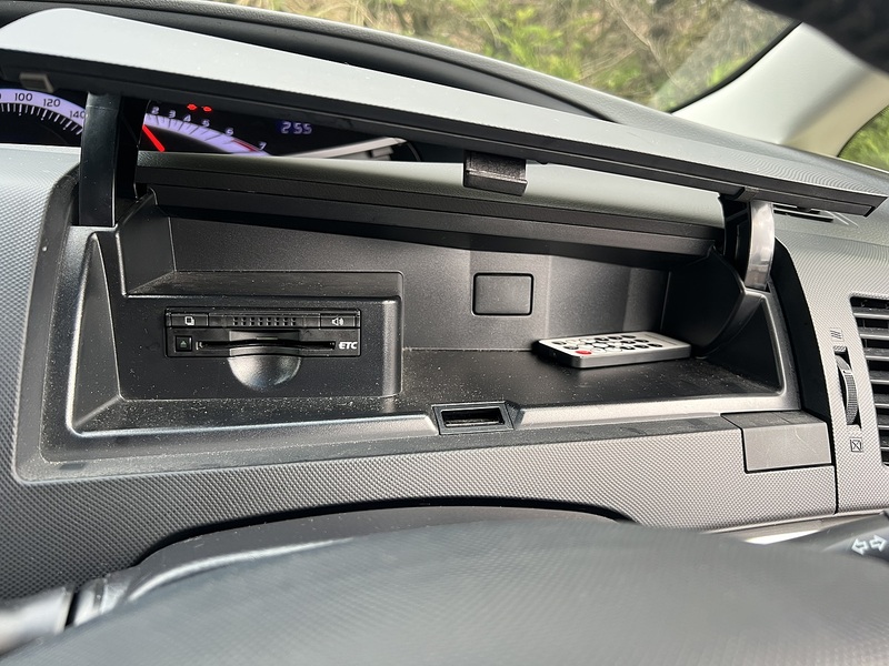 Toyota Estima  - U11659