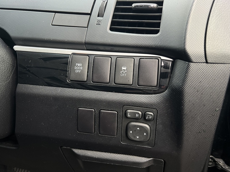 Toyota Estima  - U11659