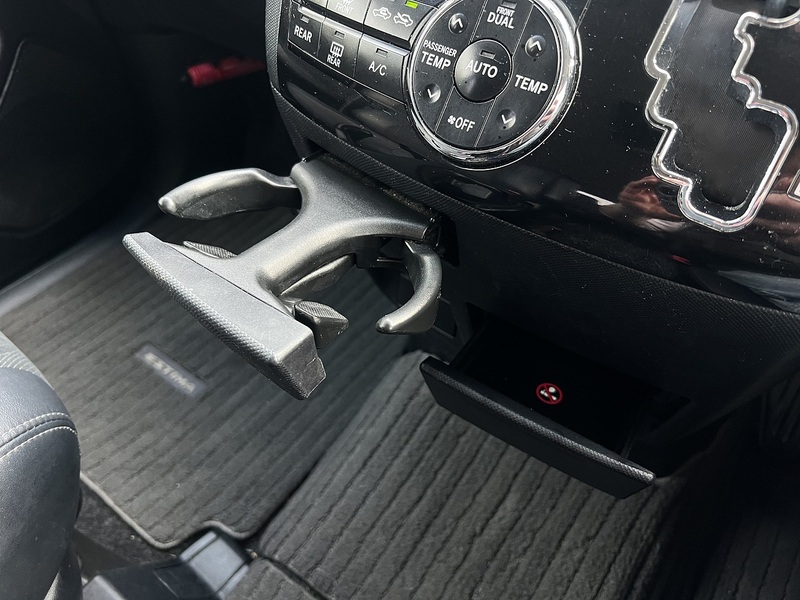 Toyota Estima  - U11659