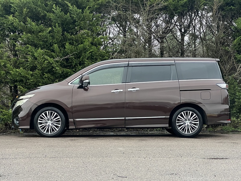 Nissan Elgrand 250 Highway Star - U11660
