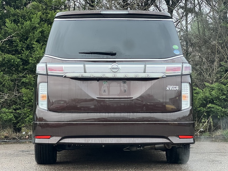 Nissan Elgrand 250 Highway Star - U11660