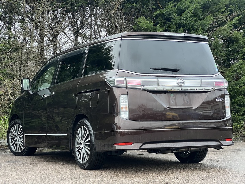 Nissan Elgrand 250 Highway Star - U11660