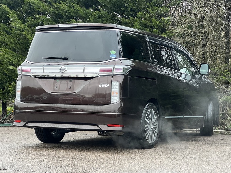 Nissan Elgrand 250 Highway Star - U11660