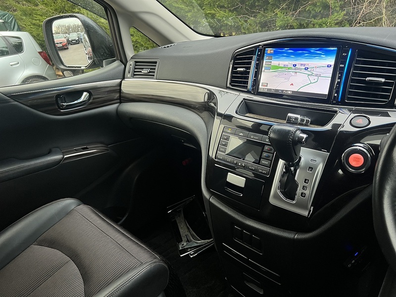 Nissan Elgrand 250 Highway Star - U11660