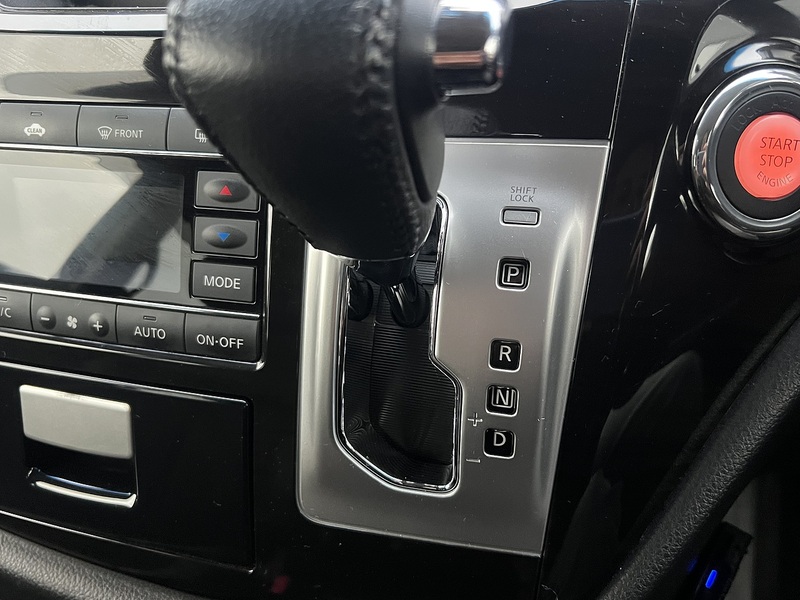 Nissan Elgrand 250 Highway Star - U11660