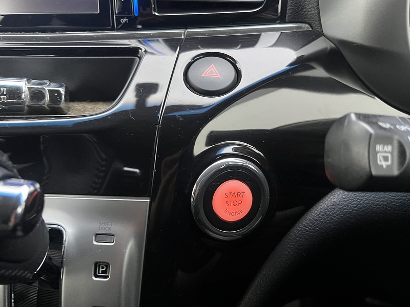 Nissan Elgrand 250 Highway Star - U11660