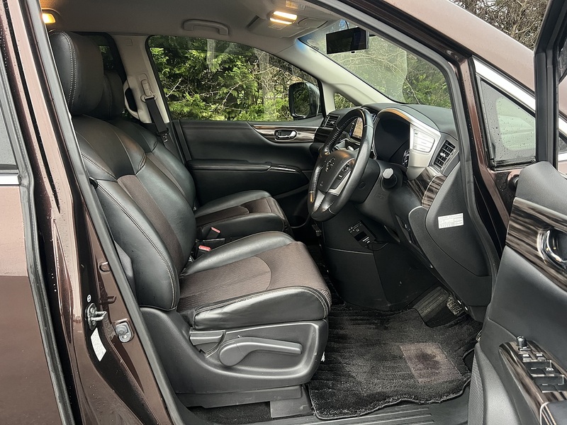 Nissan Elgrand 250 Highway Star - U11660