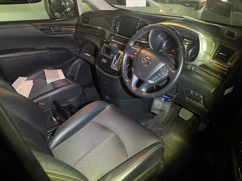 Nissan Elgrand 250 Highway Star - U11660