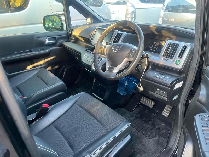 Honda Stepwagon Spada Z Cool Spirit - U11669