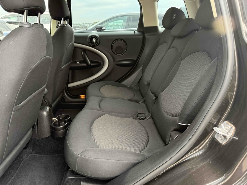 Mini Mini Cooper Crossover - U11673