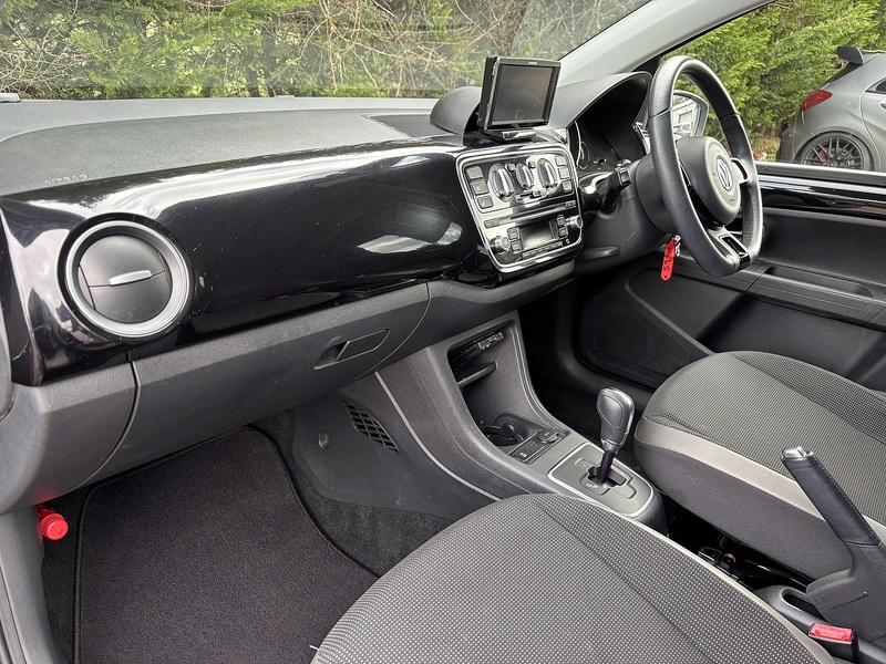 Volkswagen Up High Up - U11675