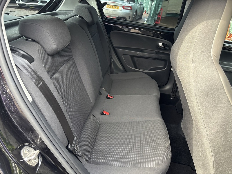 Volkswagen Up High Up - U11675