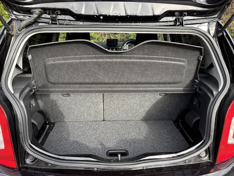 Volkswagen Up High Up - U11675