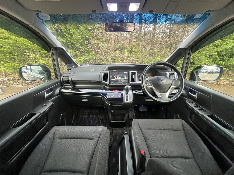 Honda Stepwagon Z - U11679