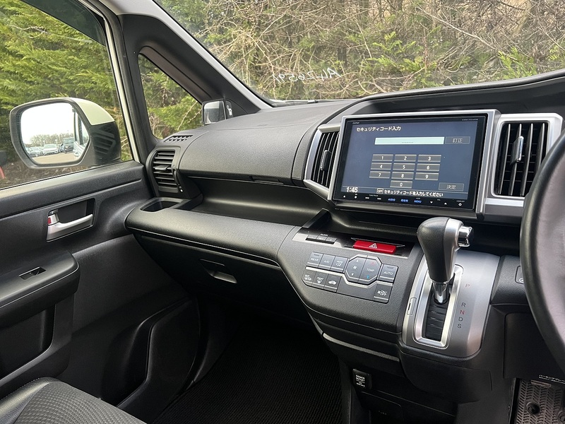 Honda Stepwagon Spada Z Cool Spirit - U11681