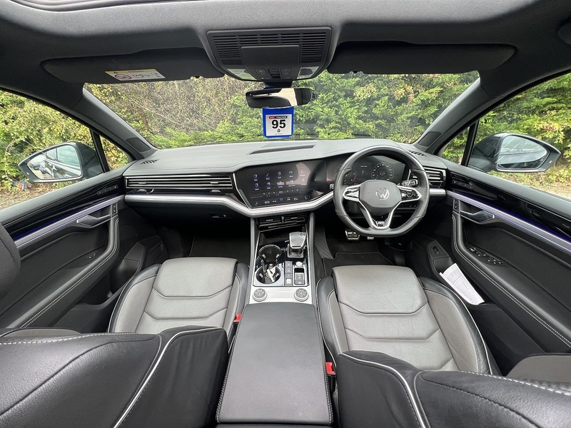 Volkswagen Touareg TDI V6 Black Edition - U11689