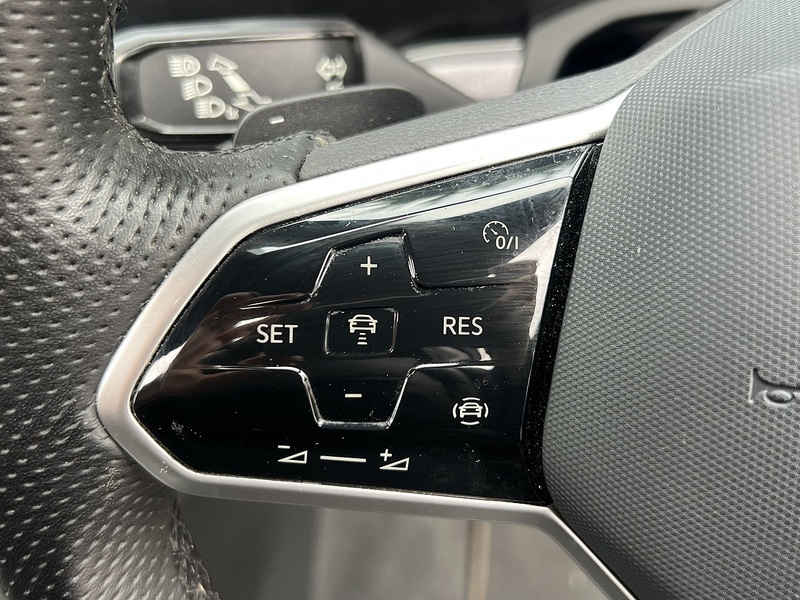 Volkswagen Touareg TDI V6 Black Edition - U11689