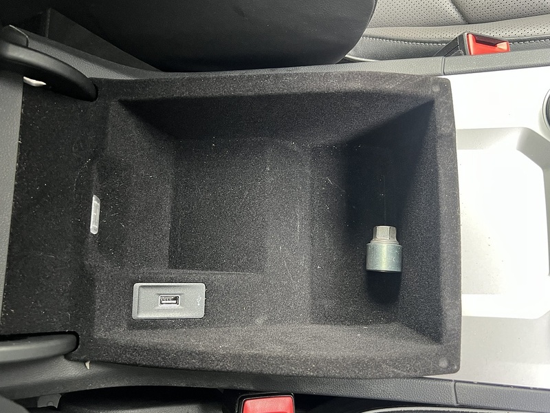 Volkswagen Touareg TDI V6 Black Edition - U11689