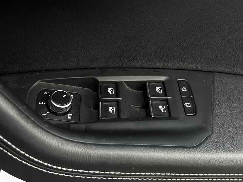 Volkswagen Touareg TDI V6 Black Edition - U11689