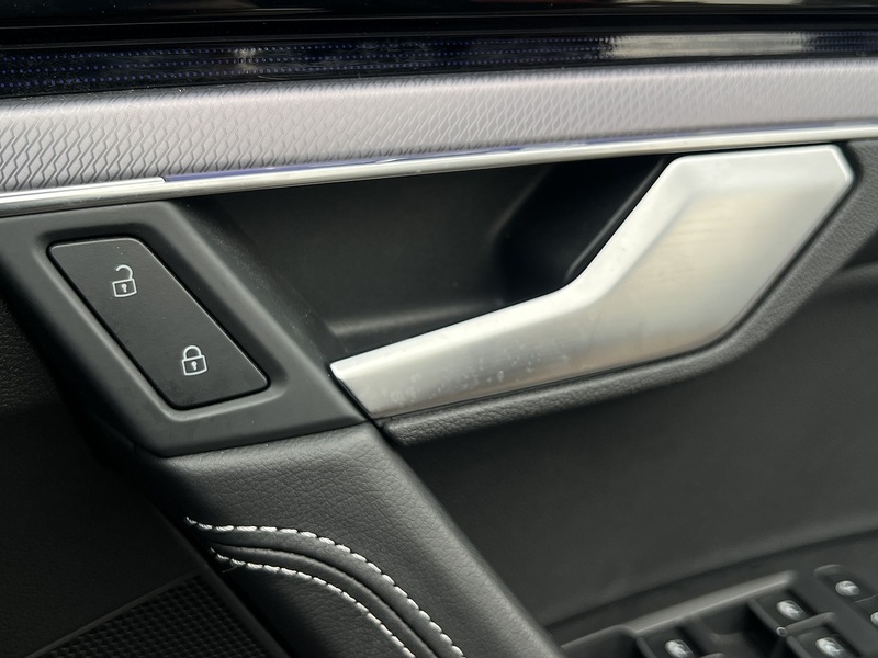 Volkswagen Touareg TDI V6 Black Edition - U11689