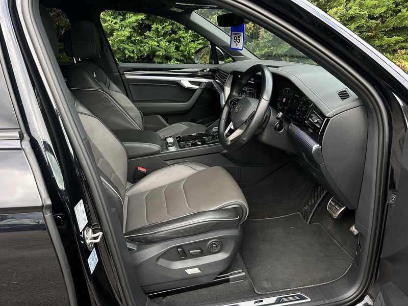 Volkswagen Touareg TDI V6 Black Edition - U11689