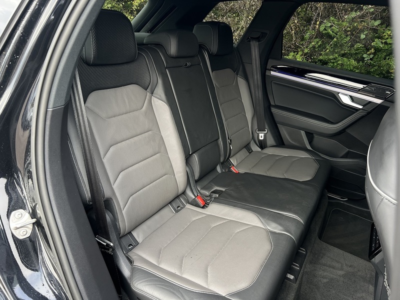 Volkswagen Touareg TDI V6 Black Edition - U11689