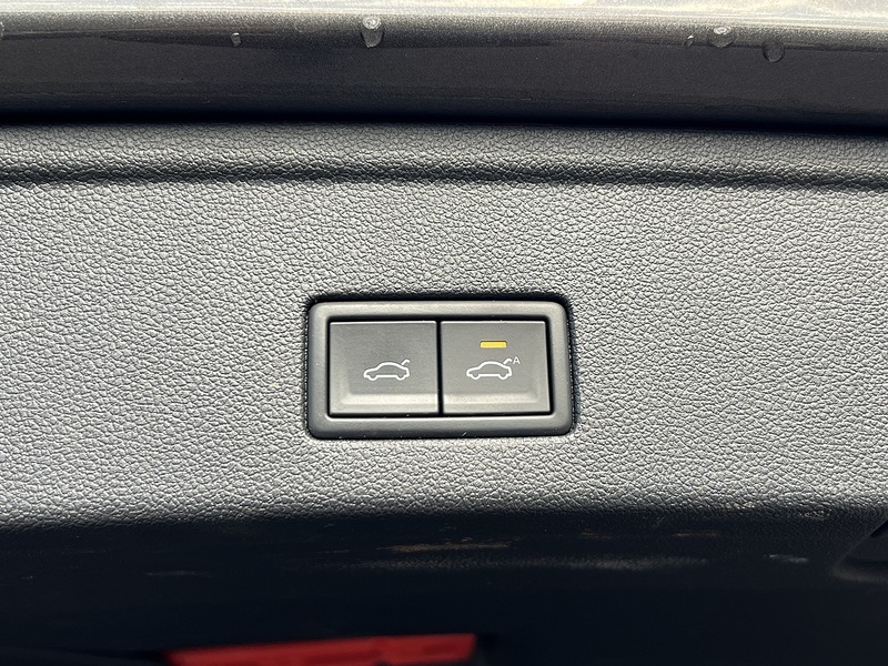 Volkswagen Touareg TSI V6 Black Edition - U11690