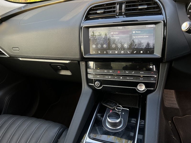 Jaguar F-PACE D180 Portfolio - U11694