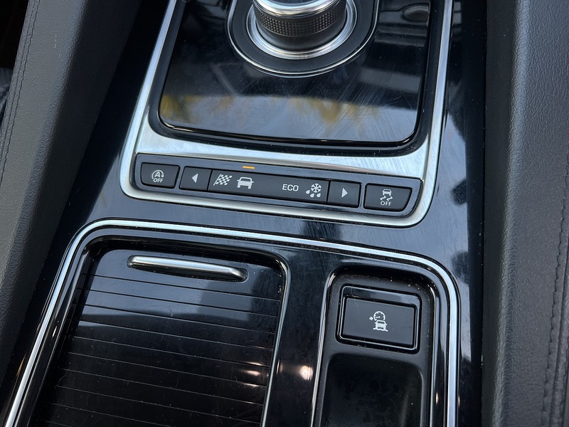 Jaguar F-PACE D180 Portfolio - U11694