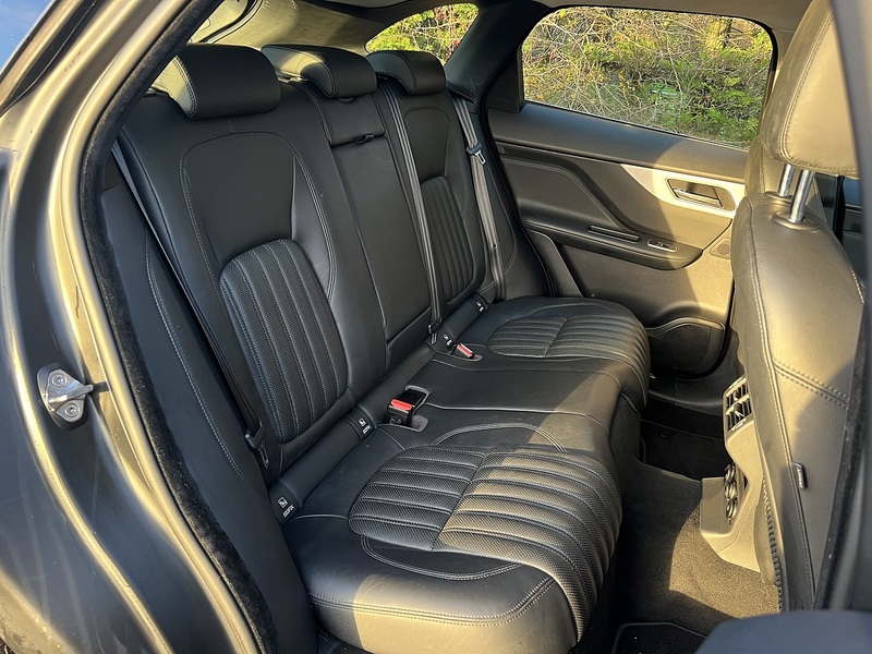 Jaguar F-PACE D180 Portfolio - U11694