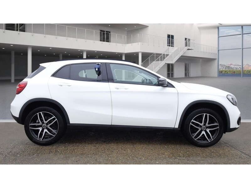 Mercedes-Benz GLA GLA180 Urban Edition - U11695