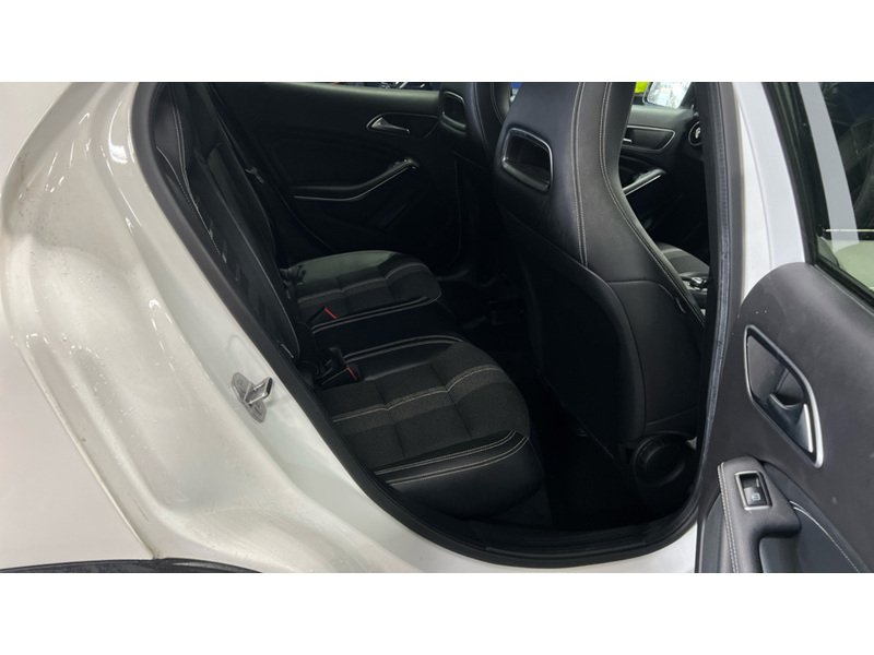 Mercedes-Benz GLA GLA180 Urban Edition - U11695