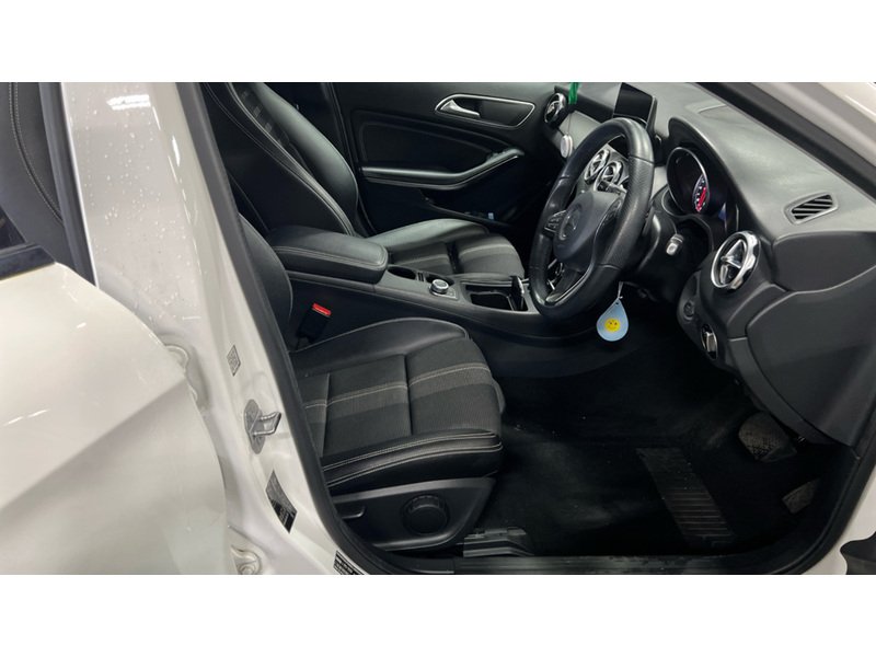 Mercedes-Benz GLA GLA180 Urban Edition - U11695