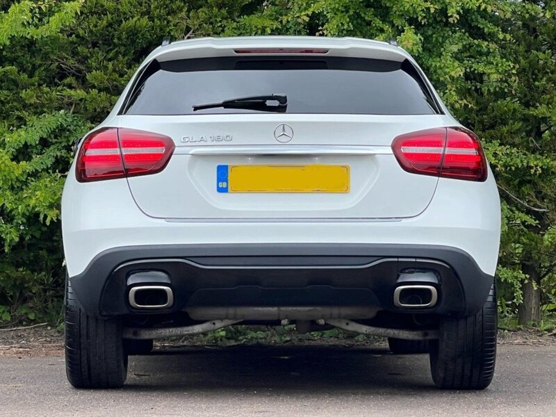 Mercedes-Benz GLA GLA180 Urban Edition - U11695