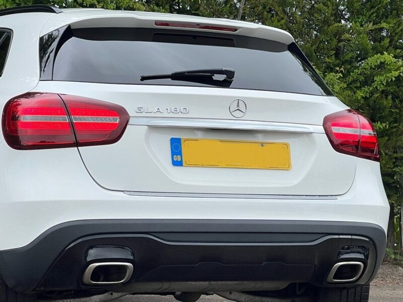 Mercedes-Benz GLA GLA180 Urban Edition - U11695