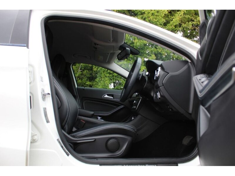 Mercedes-Benz GLA GLA180 Urban Edition - U11695