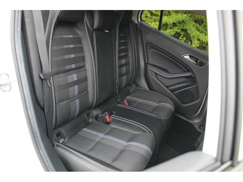 Mercedes-Benz GLA GLA180 Urban Edition - U11695