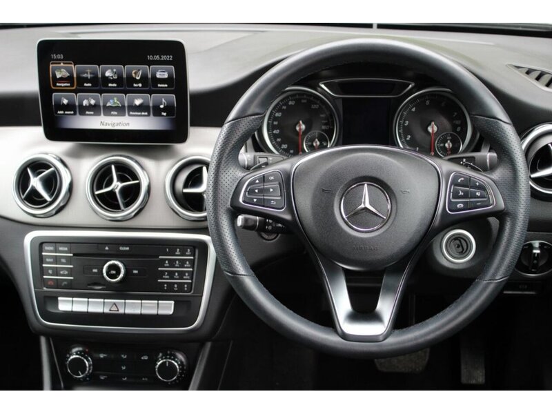 Mercedes-Benz GLA GLA180 Urban Edition - U11695