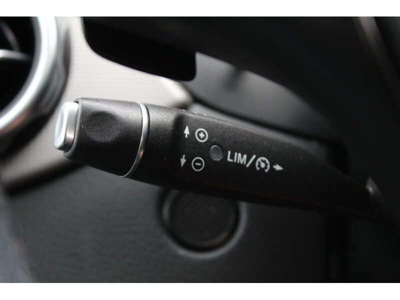 Mercedes-Benz GLA GLA180 Urban Edition - U11695